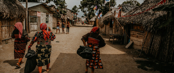 Indigenous Guna Women collecting waste as part of Diwigdi's project